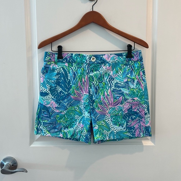 Lilly Pulitzer Pants - LILLY PULITZER GRETCHEN HIGH RISE SHORT
BOTANICAL GREEN HOLIDAY IN THE SUN NWT